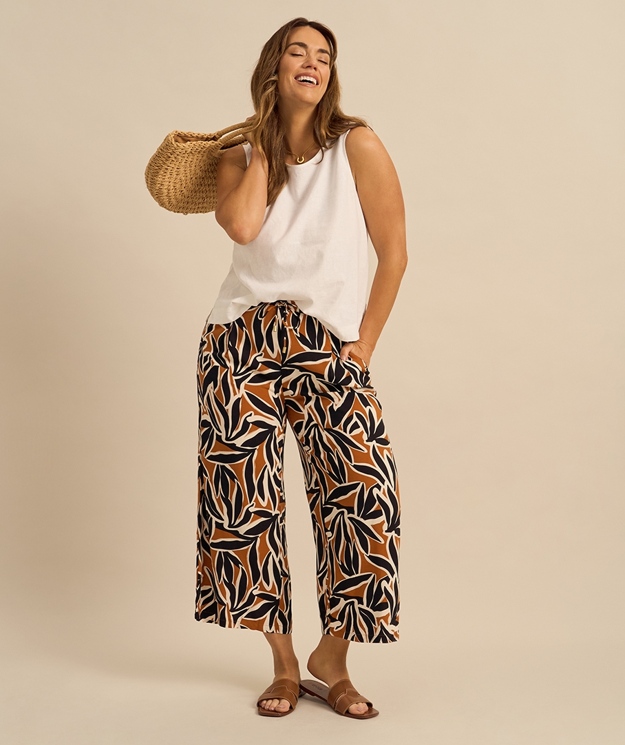 Women s Cropped Pants Shop Sizes 6 24 At Suzanne Grae